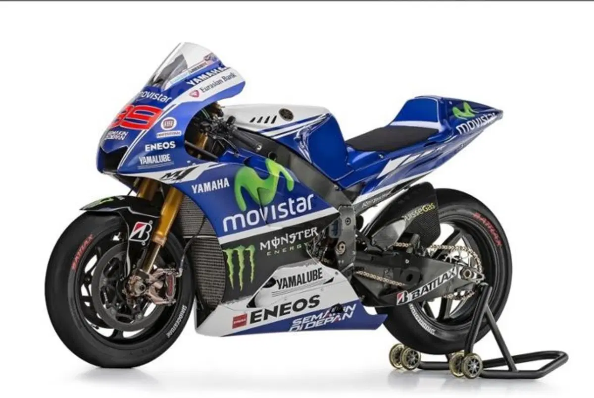 Yamaha MotoGP, ecco la livrea ufficiale di Rossi e Lorenzo (63)