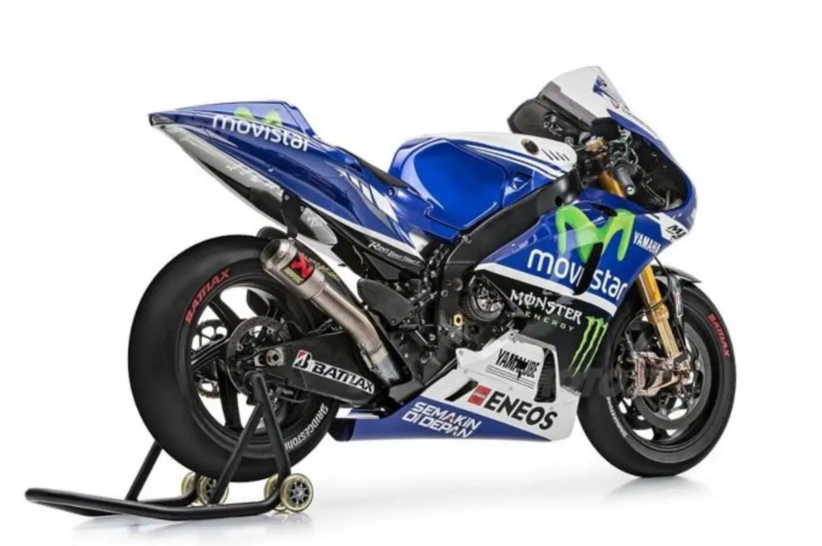 Yamaha MotoGP, ecco la livrea ufficiale di Rossi e Lorenzo (65)