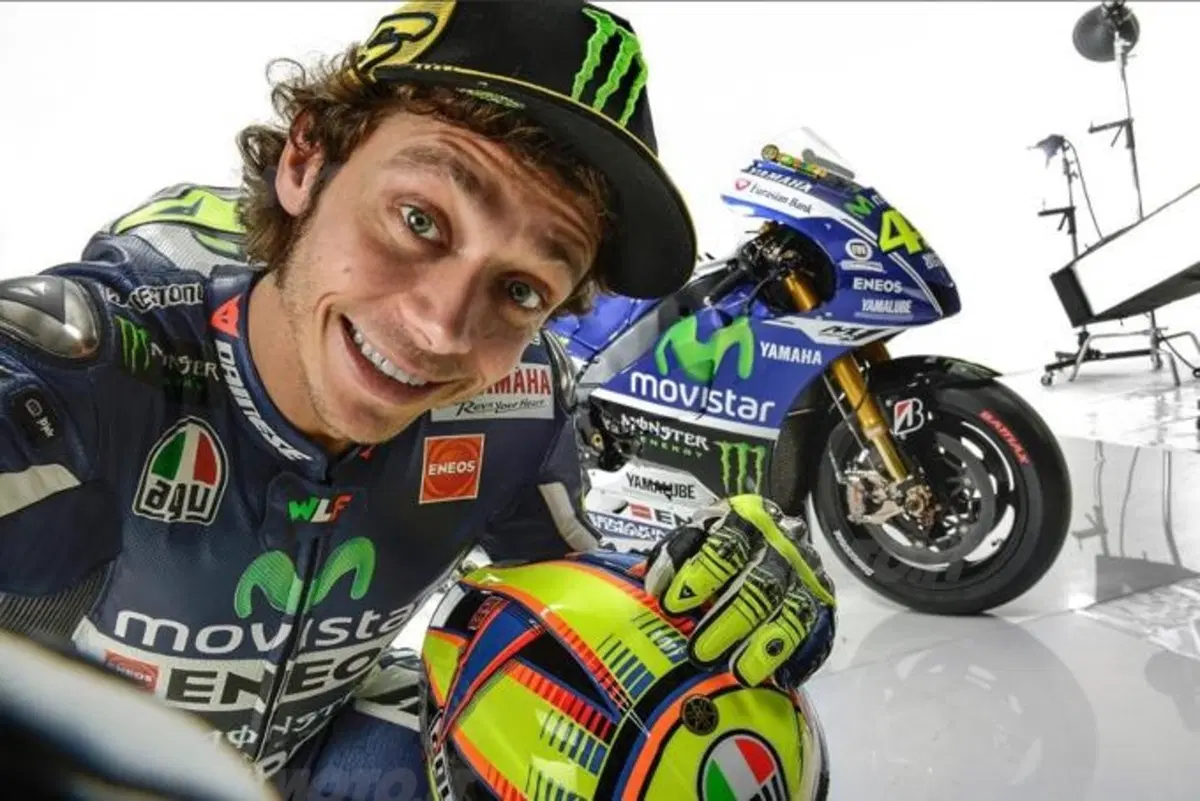 Yamaha MotoGP, ecco la livrea ufficiale di Rossi e Lorenzo (74)