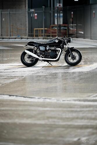 Triumph Thruxton 900 White Deuce. Il bianco vince (8)