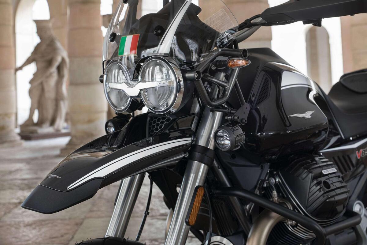 Moto Guzzi, presidente Regione visita stabilimento: eccellenza italiana