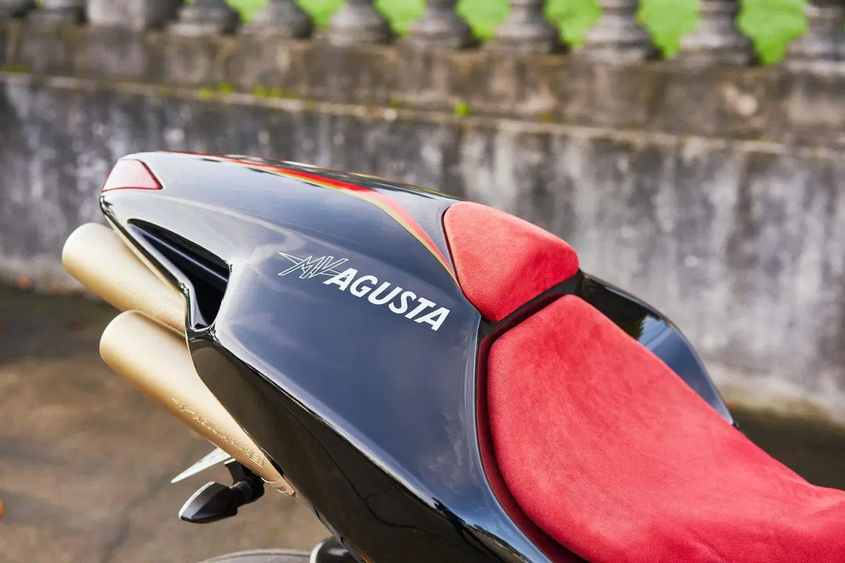 Una MV Agusta F4 1000 Tamburini all'asta per 22.400 euro (12)