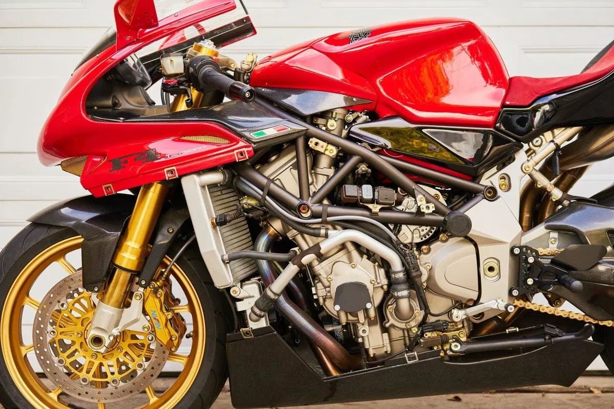 Una MV Agusta F4 1000 Tamburini all'asta per 22.400 euro (14)