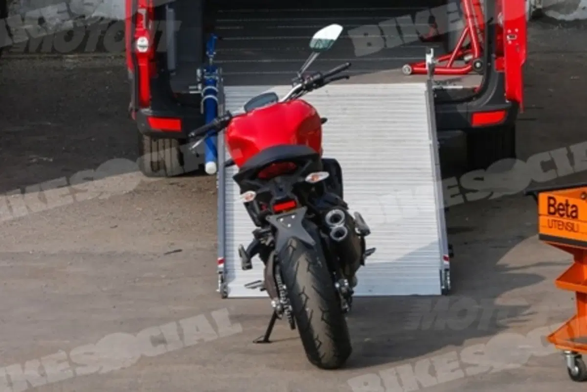 Ducati Monster 821, ecco le prime foto spia