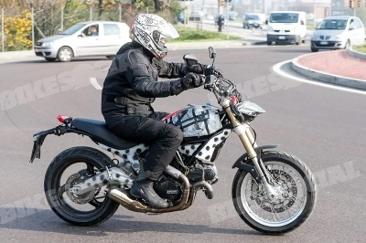 Ducati Scrambler, altre foto "rubate"