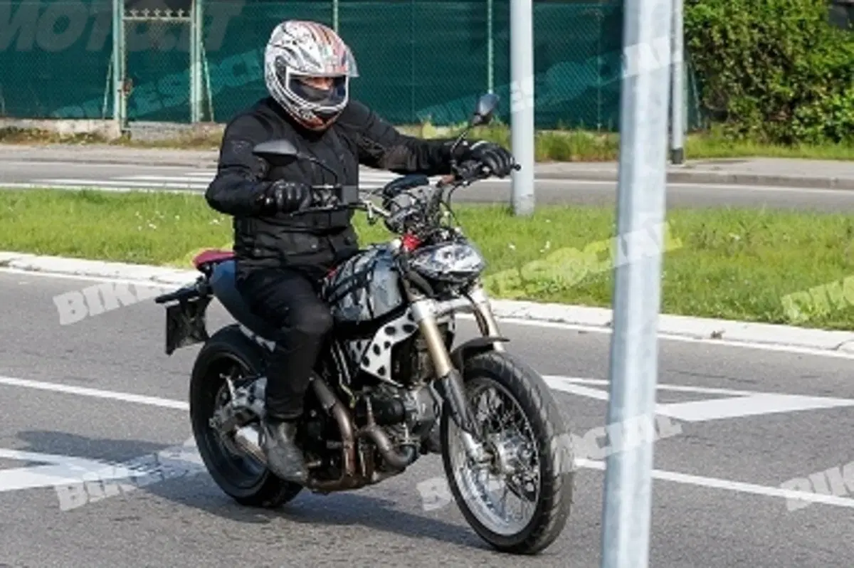 Ducati Scrambler, altre foto "rubate" (2)