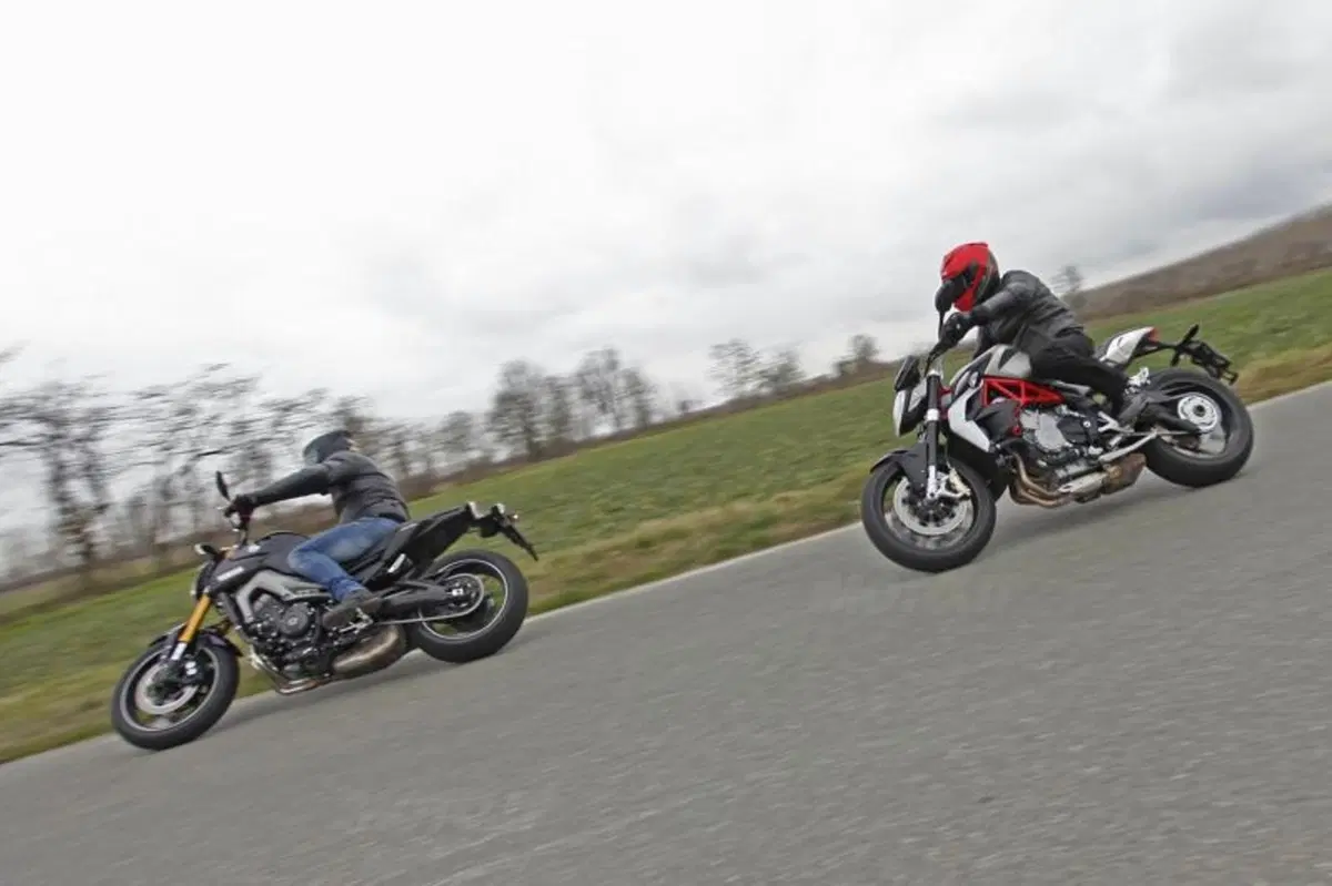 Mv Agusta Brutale 800 vs Yamaha MT-09 (11)
