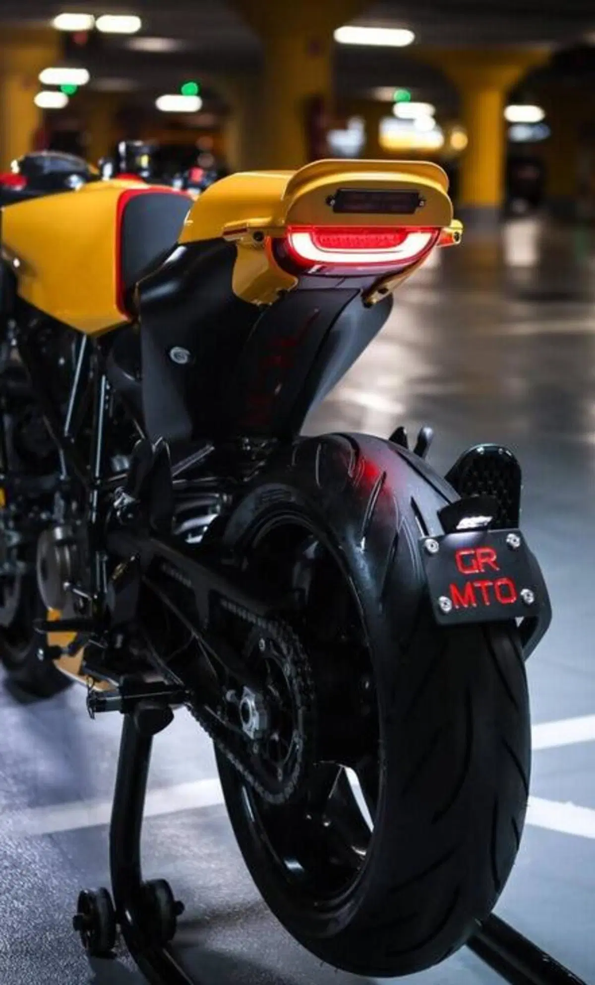 "Yellow Arrow" by Gas&Retro: dalla Slovenia un'inusuale Husqvarna Vitpilen 701  (2)