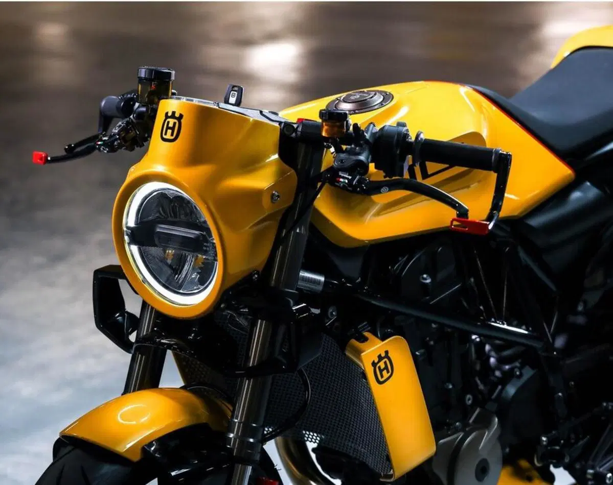 "Yellow Arrow" by Gas&Retro: dalla Slovenia un'inusuale Husqvarna Vitpilen 701 