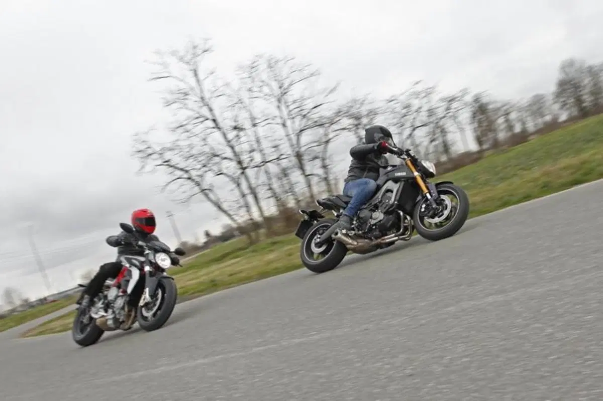 Mv Agusta Brutale 800 vs Yamaha MT-09 (17)