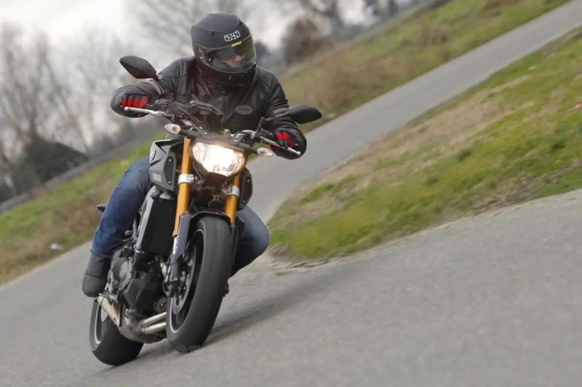 Mv Agusta Brutale 800 vs Yamaha MT-09 (23)