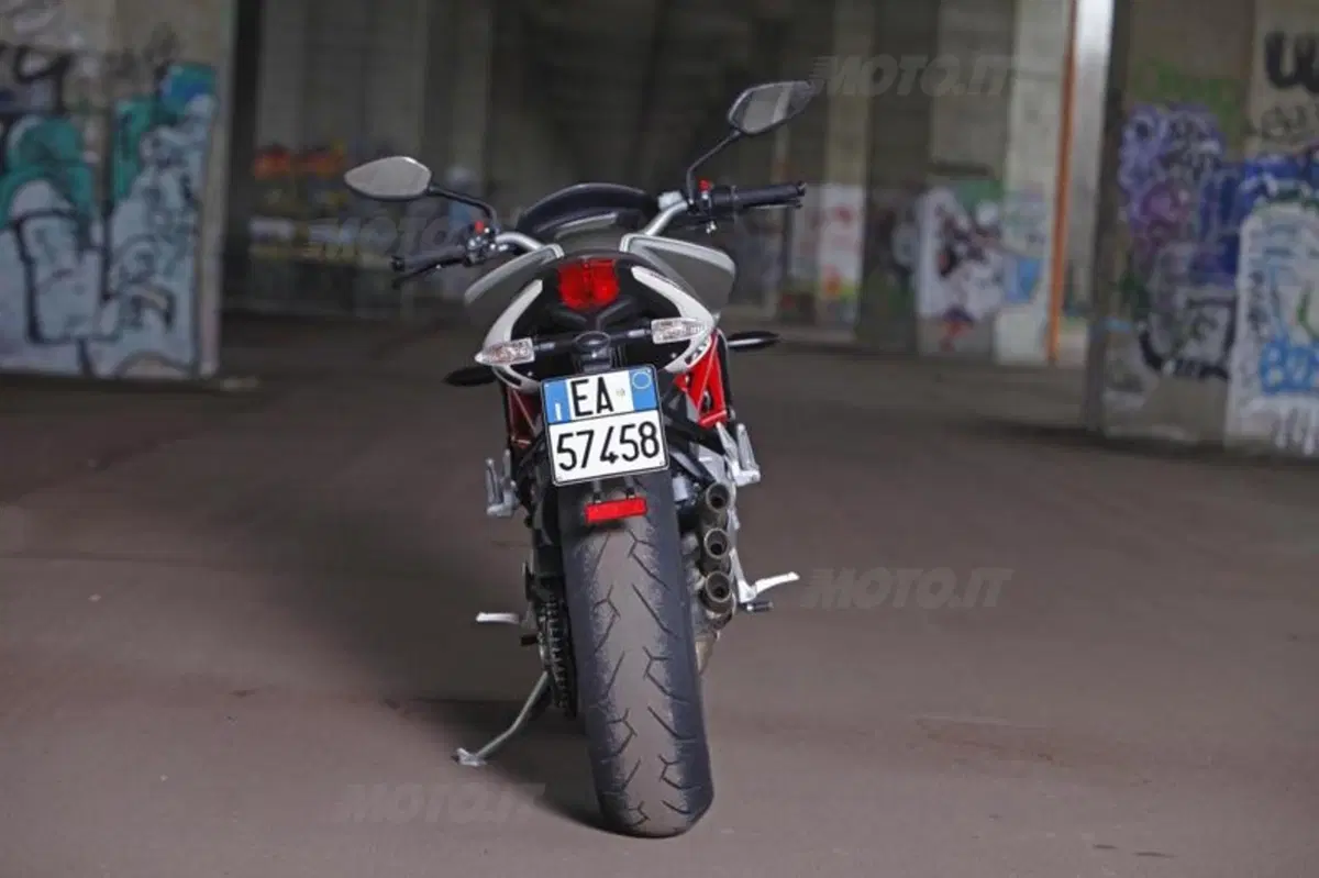 Mv Agusta Brutale 800 vs Yamaha MT-09 (33)