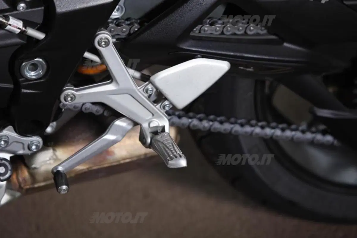 Mv Agusta Brutale 800 vs Yamaha MT-09 (38)