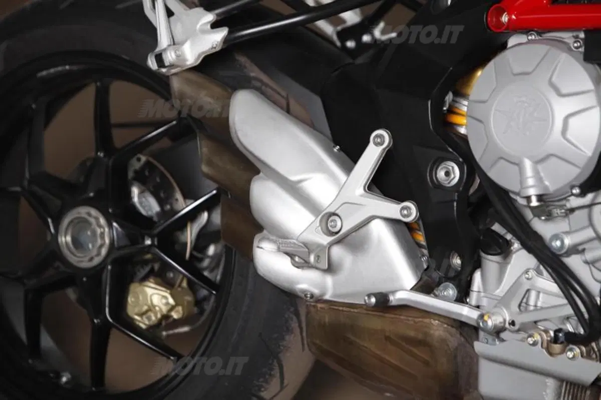 Mv Agusta Brutale 800 vs Yamaha MT-09 (42)