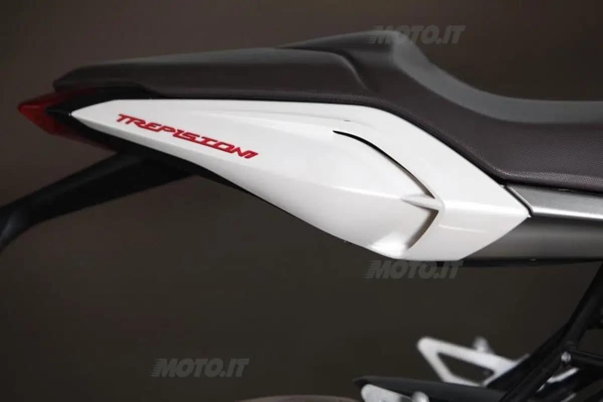Mv Agusta Brutale 800 vs Yamaha MT-09 (44)