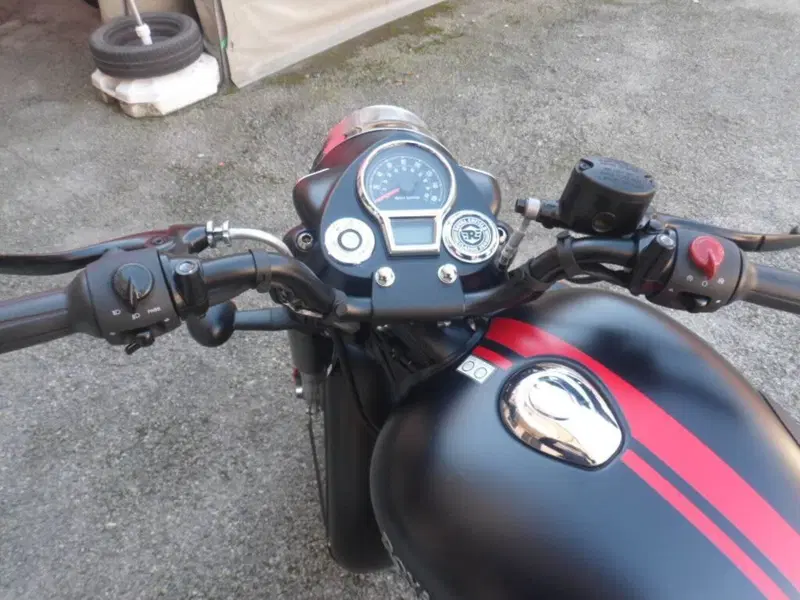 Royal Enfield Classic 350 (2021 - 26) (4)