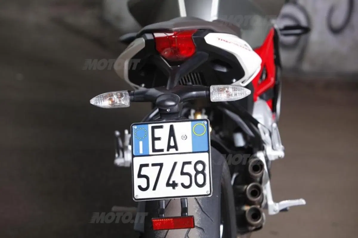 Mv Agusta Brutale 800 vs Yamaha MT-09 (49)