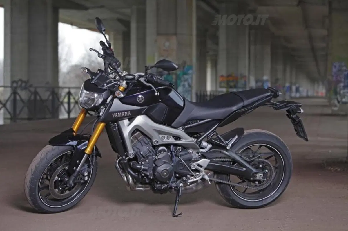 Mv Agusta Brutale 800 vs Yamaha MT-09 (51)