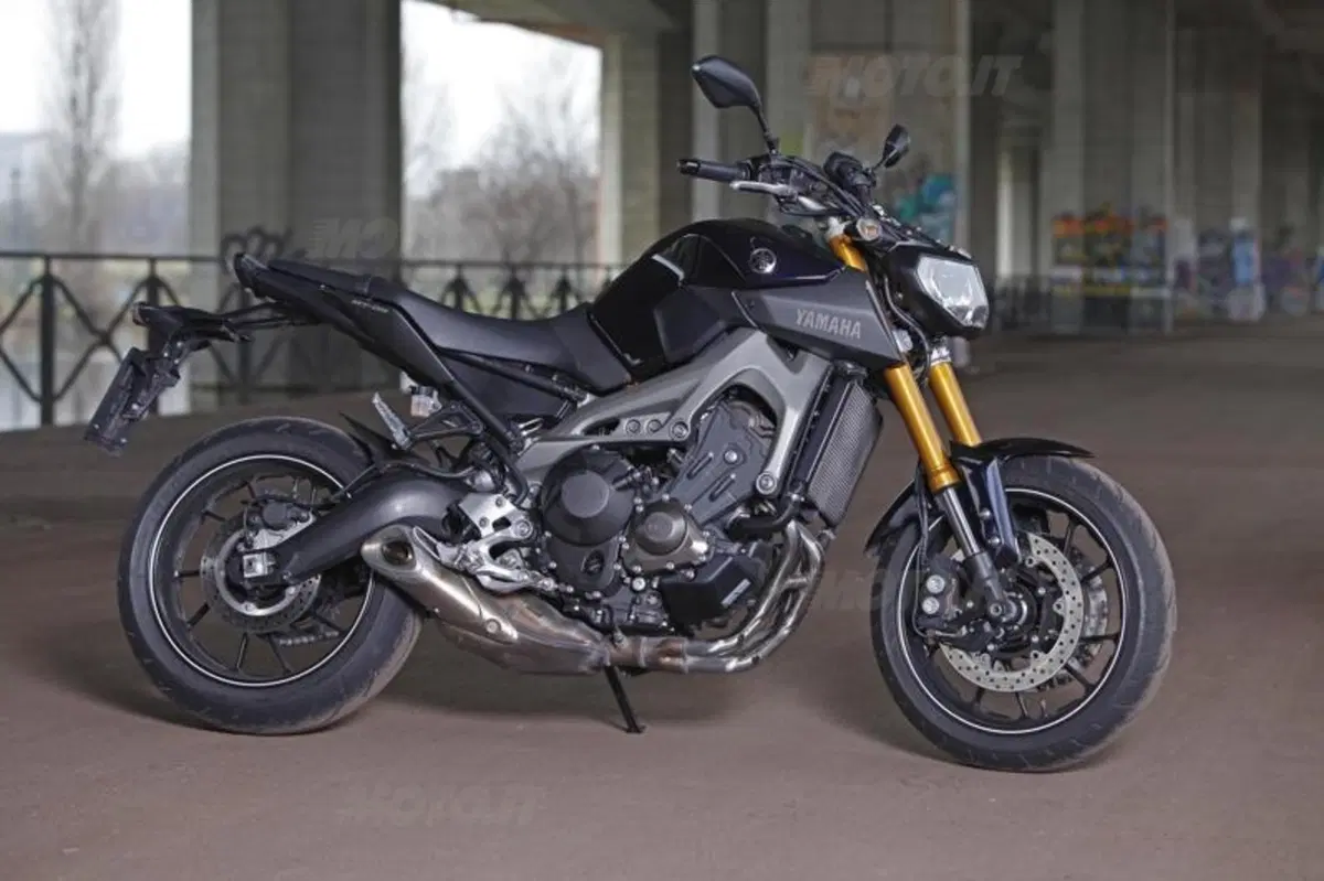 Mv Agusta Brutale 800 vs Yamaha MT-09 (52)