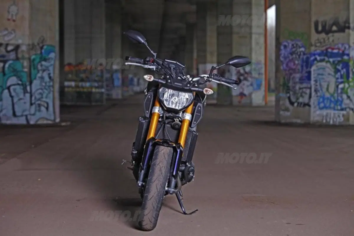 Mv Agusta Brutale 800 vs Yamaha MT-09 (54)
