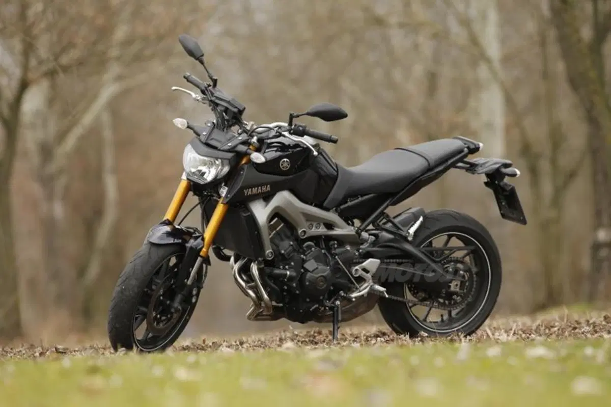 Mv Agusta Brutale 800 vs Yamaha MT-09 (56)