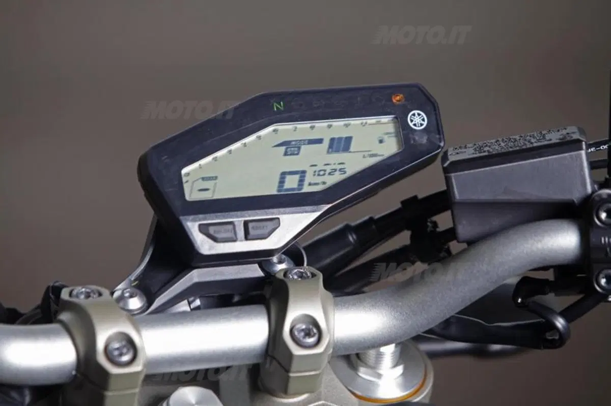 Mv Agusta Brutale 800 vs Yamaha MT-09 (59)