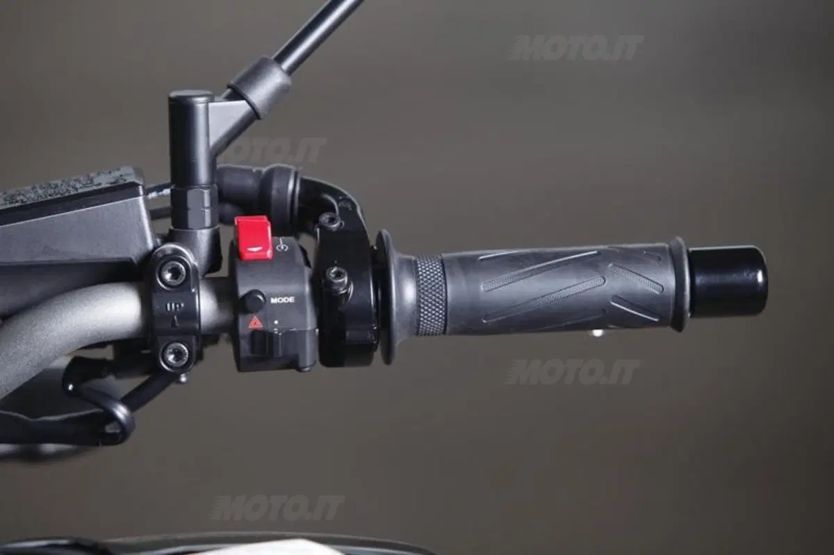 Mv Agusta Brutale 800 vs Yamaha MT-09 (60)