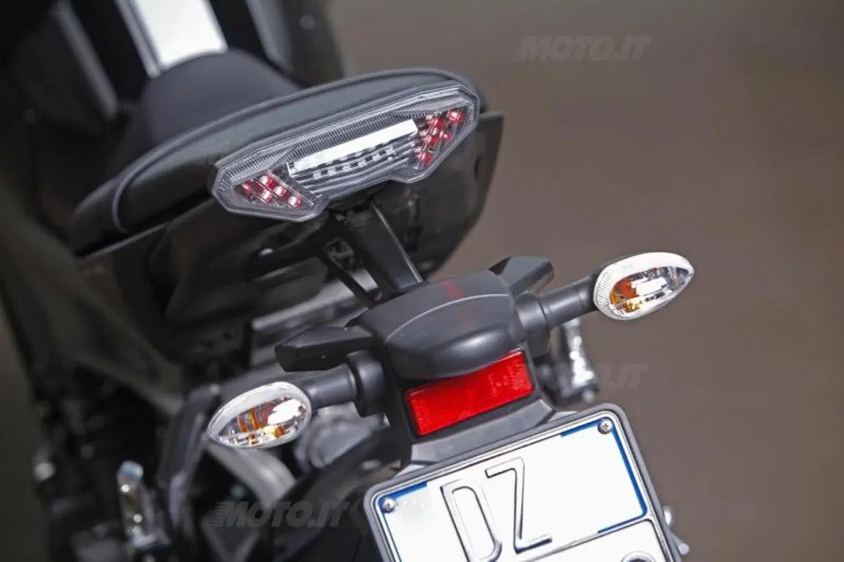 Mv Agusta Brutale 800 vs Yamaha MT-09 (61)