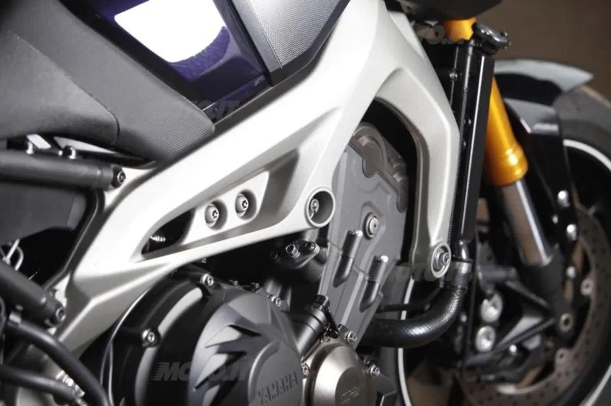 Mv Agusta Brutale 800 vs Yamaha MT-09 (63)