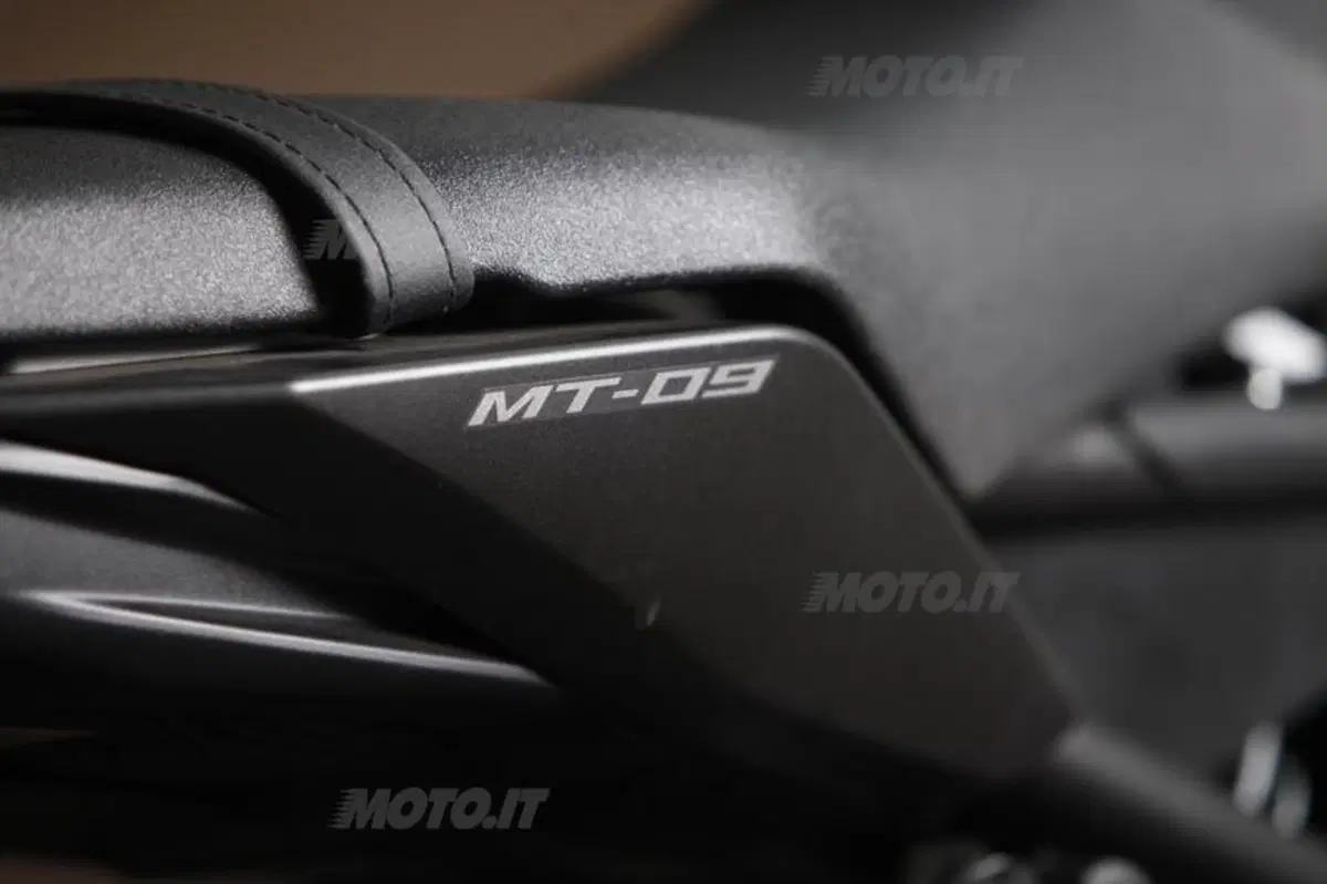 Mv Agusta Brutale 800 vs Yamaha MT-09 (64)