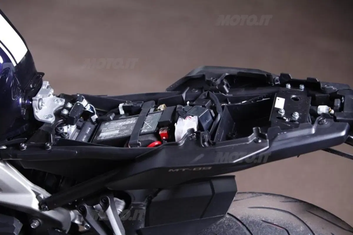 Mv Agusta Brutale 800 vs Yamaha MT-09 (66)