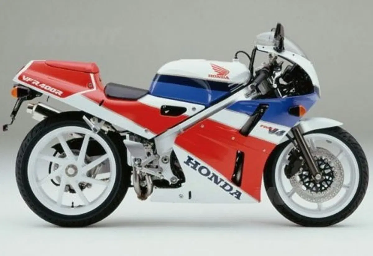 Le Belle e Possibili di Moto.it: Honda VFR400R NC30