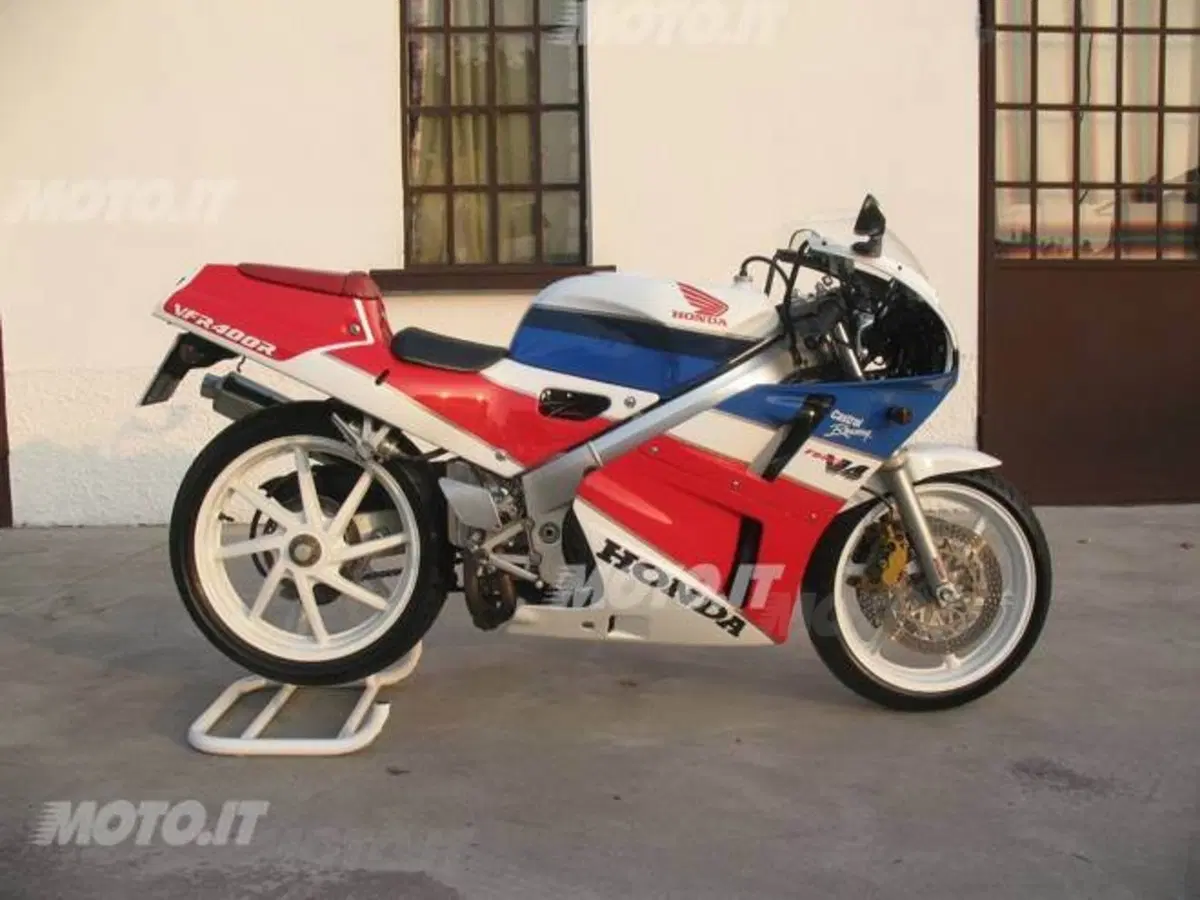 Le Belle e Possibili di Moto.it: Honda VFR400R NC30 (2)