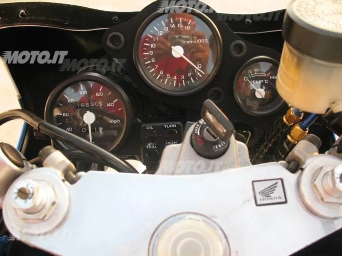 Le Belle e Possibili di Moto.it: Honda VFR400R NC30 (4)