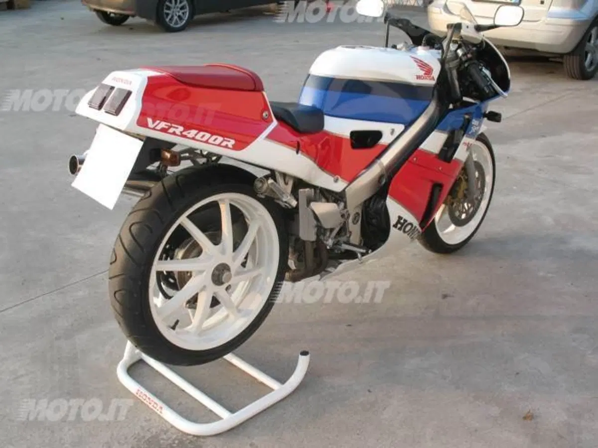 Le Belle e Possibili di Moto.it: Honda VFR400R NC30 (5)