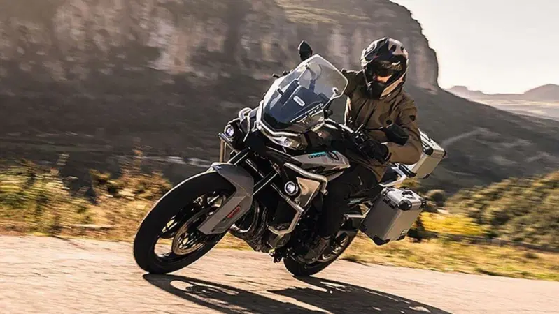 Nuove CFMoto 800MT Sport e 800MT Touring: i prezzi in Italia