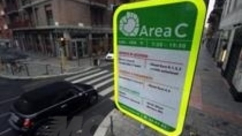 Area C di Milano: dal 31 marzo sar&agrave; pagabile anche con PayPal 