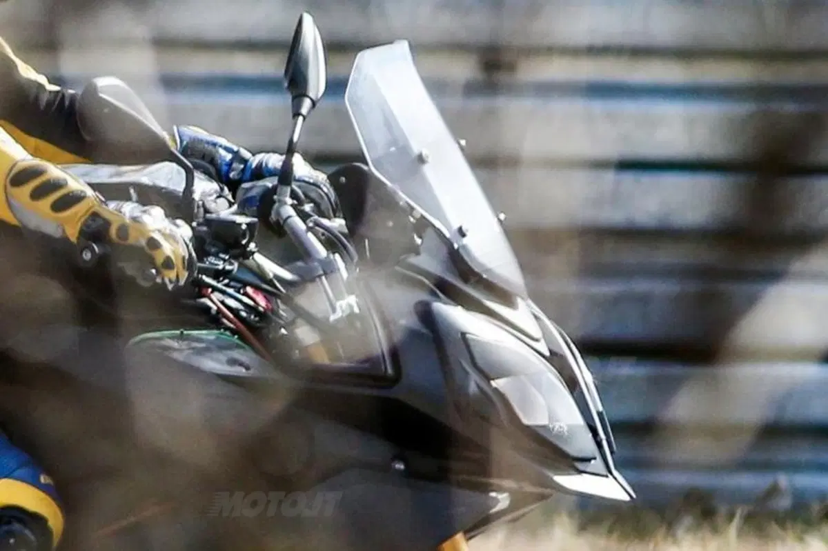 BMW S 1000X, prima immagine della Crossover tedesca (2)