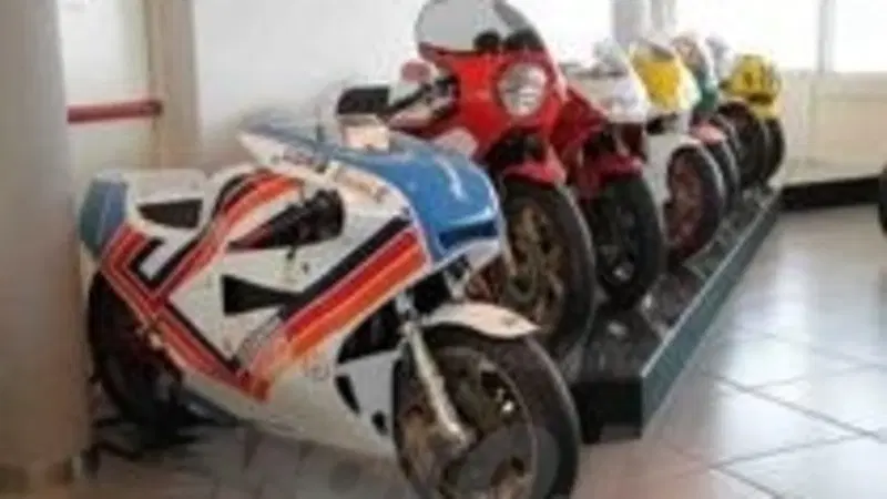 Museo Nicolis: la storia della moto e dell'auto in un'esposizione privata 