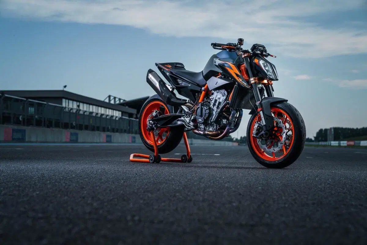 KTM 890 Duke R 2022: Arriva la colorazione Atlantic Blue (14)