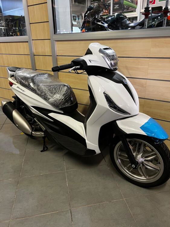 Piaggio Beverly 300 Hpe (2021) (3)