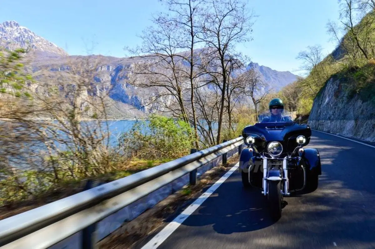 Harley-Davidson Tri Glide Ultra Classic (2)
