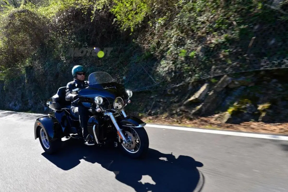 Harley-Davidson Tri Glide Ultra Classic (4)