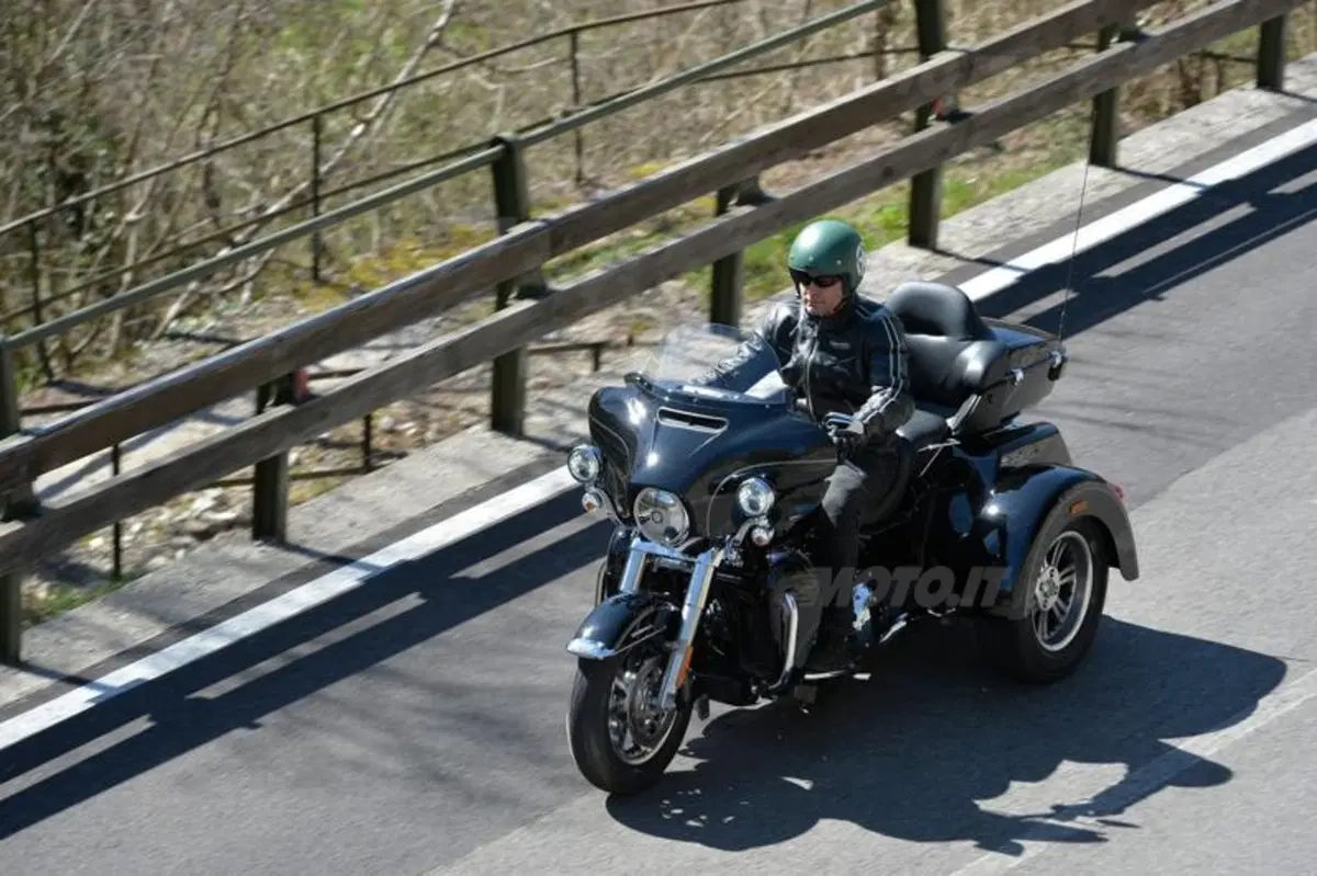 Harley-Davidson Tri Glide Ultra Classic (13)