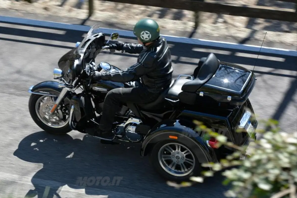 Harley-Davidson Tri Glide Ultra Classic (14)