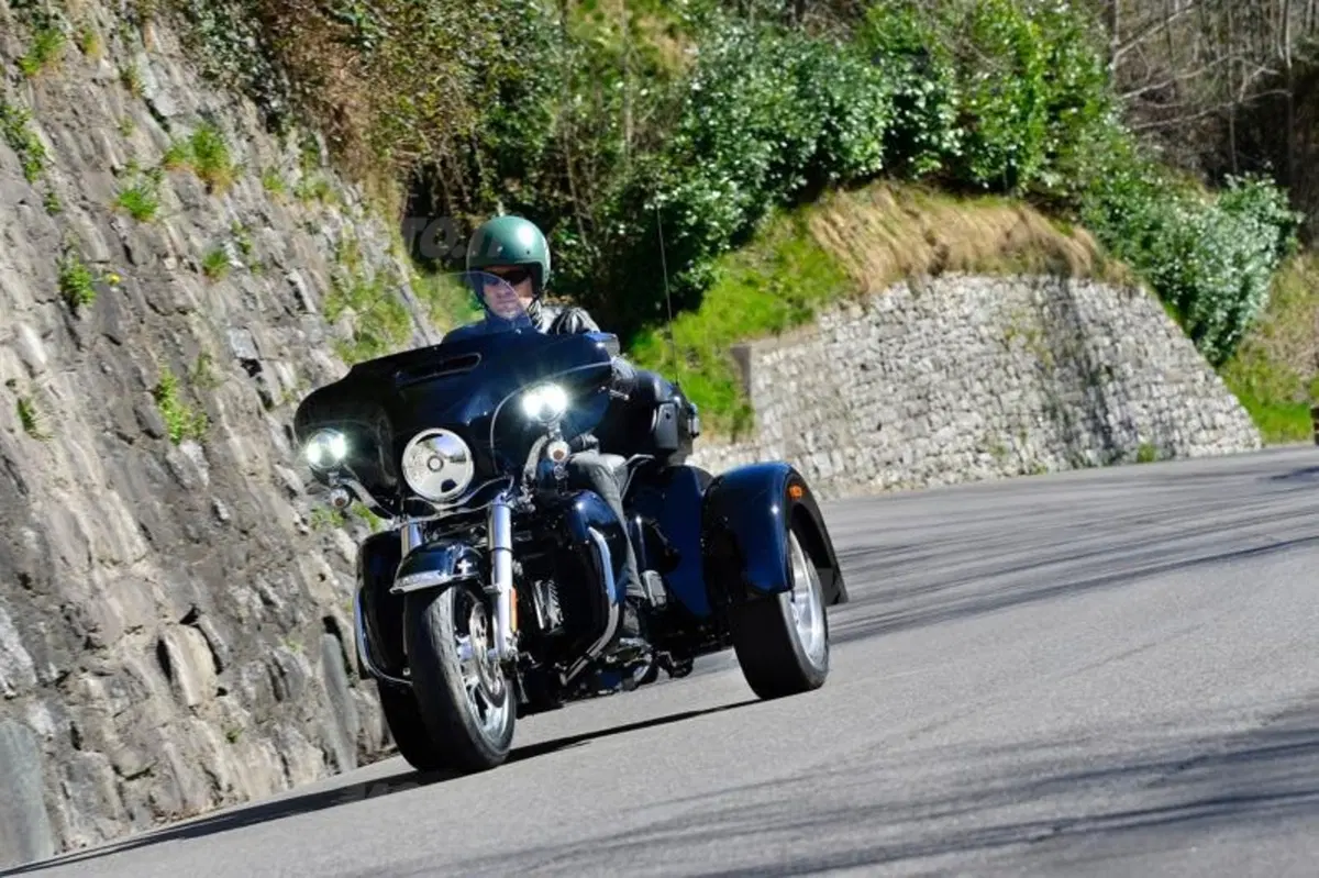 Harley-Davidson Tri Glide Ultra Classic (15)