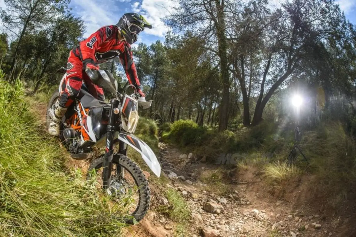 KTM 690 LC4. Duke R, Enduro R e SMC R  (4)