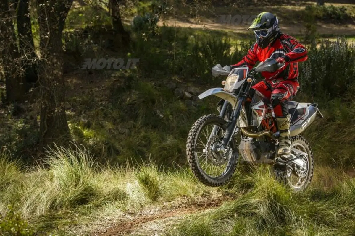KTM 690 LC4. Duke R, Enduro R e SMC R  (5)