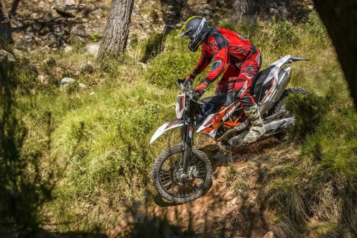 KTM 690 LC4. Duke R, Enduro R e SMC R  (6)