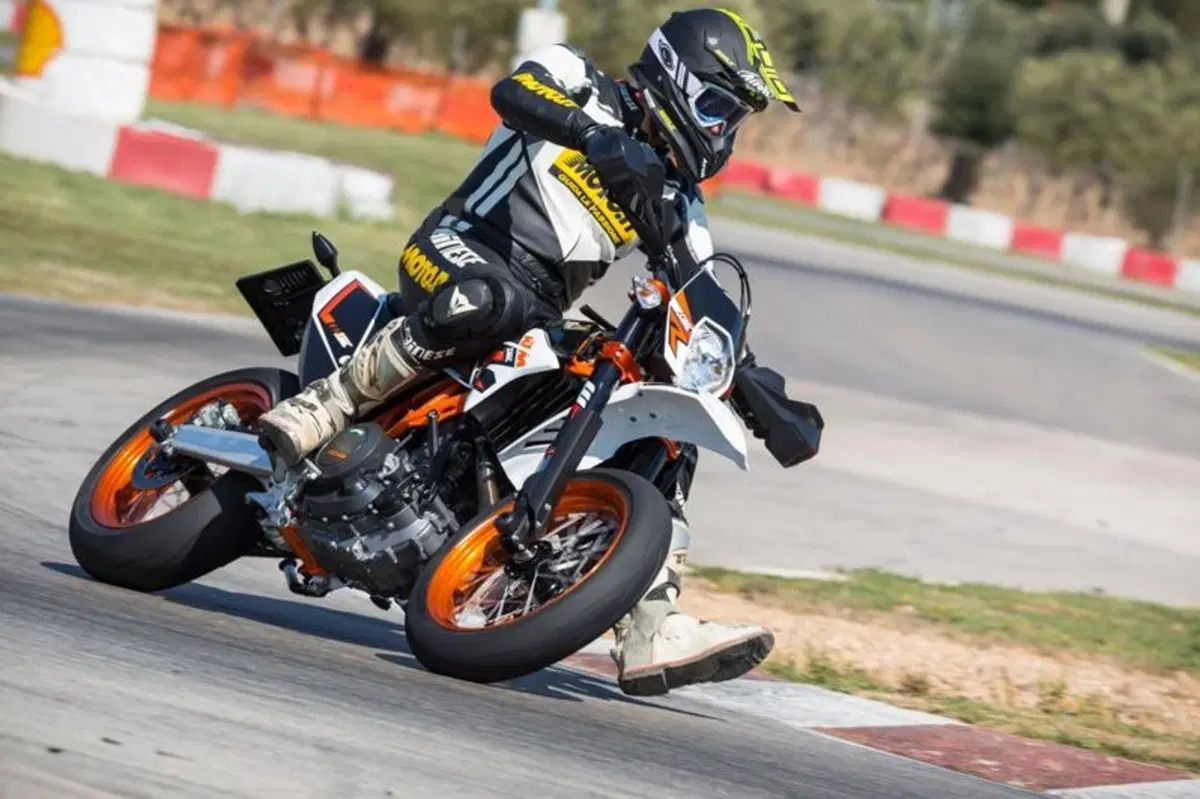KTM 690 LC4. Duke R, Enduro R e SMC R  (7)